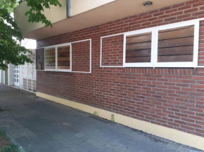 Departamento céntrico, cerca de parque, cochera,